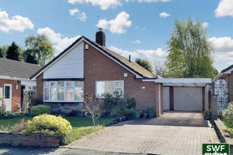 Dewsbury Drive, Penn 3 bed bungalow for sale