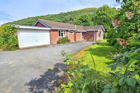 4 bedroom detached bungalow for sale