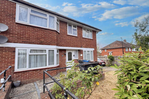 Waddington Avenue, Old Coulsdon CR5 2 bed ground floor maisonette for sale