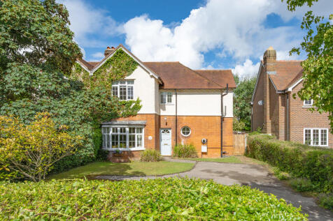 Netherne Drive, Coulsdon CR5 4 bed semi