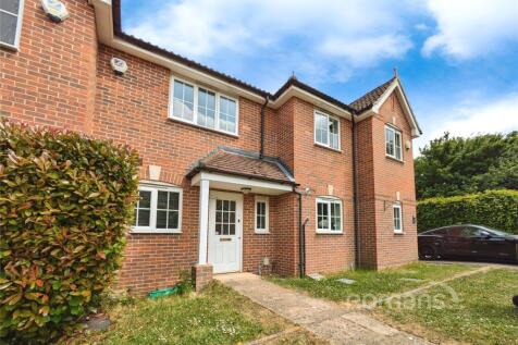 Wallace Grove, Three Mile Cross, Reading 2 bed terraced house for sale