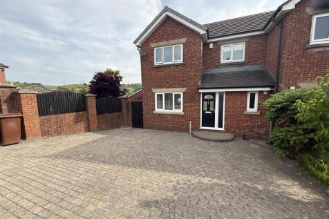 St. Josephs Close, Shaw, Oldham 3 bed semi