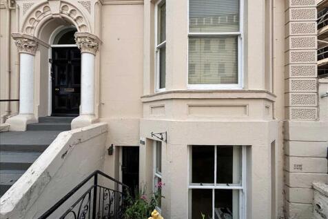 Albion Road, Scarborough 2 bed apartment for sale