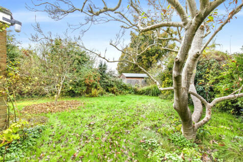 Ashtead 2 bed bungalow for sale