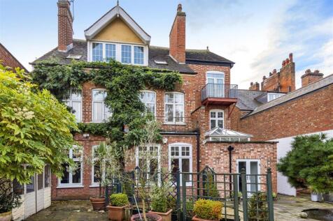 6 bedroom detached house for sale