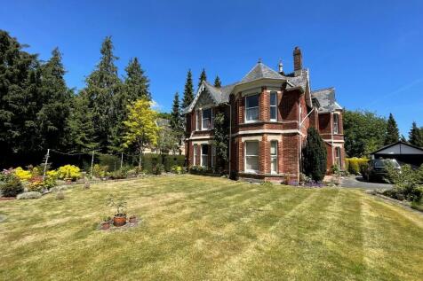 8 bedroom detached house for sale