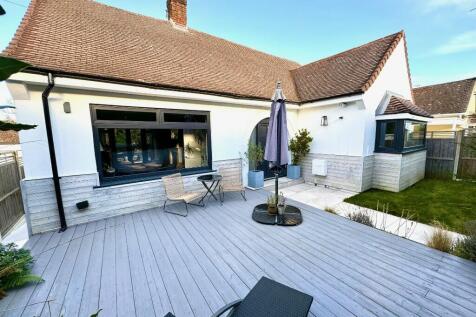 2 bedroom detached bungalow for sale
