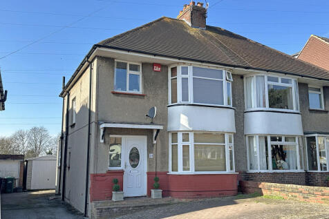 Melrose Avenue, Brighton BN41 3 bed semi