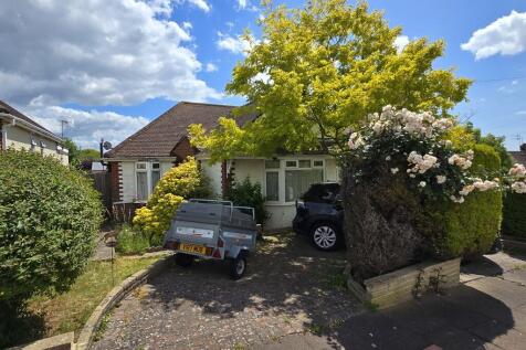 Millcroft Avenue, West Sussex BN42 2 bed semi