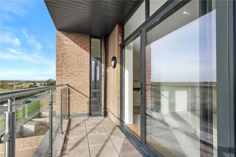 Macauley Drive, Eastbourne, BN23 2 bed apartment for sale