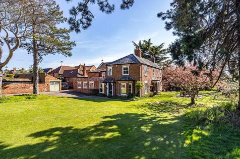 Low Street, Collingham NG23 5 bed village house for sale