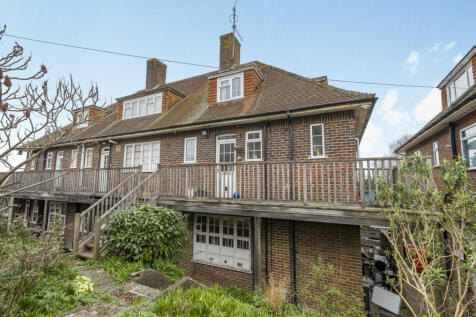2 bedroom maisonette for sale