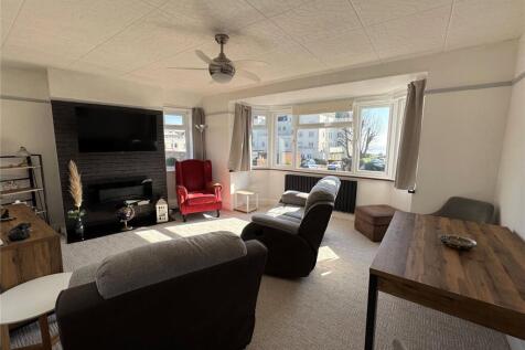 3 bedroom maisonette for sale