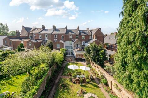 5 bedroom terraced house for sale