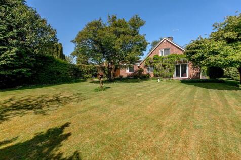 Lawn Road, Taunton 3 bed detached house for sale
