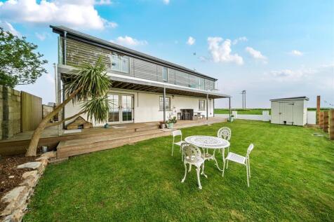 Tregurrian, Newquay 5 bed detached house for sale