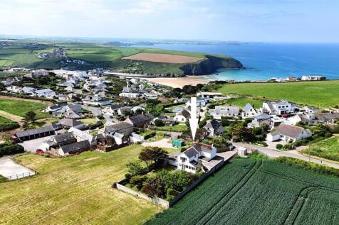 Mawgan Porth 3 bed detached house for sale