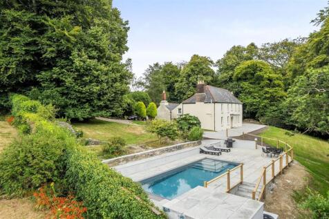 Kirland 6 bed detached house for sale