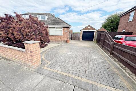 Kensington Place, Grimsby, N.E.... 3 bed semi