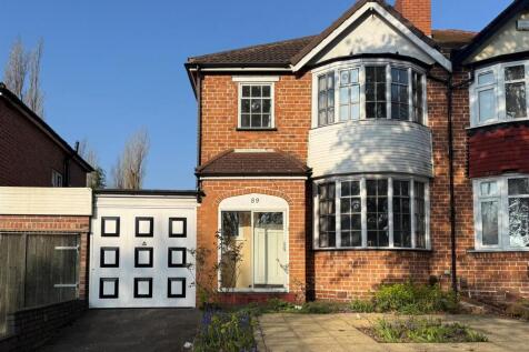 Wolverhampton Road South, Quinton... 3 bed semi