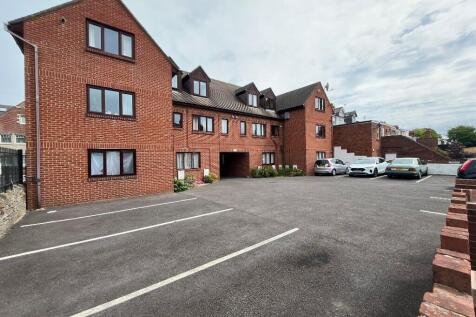 1 bedroom ground floor flat for sale