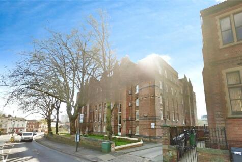 Studio flat for sale