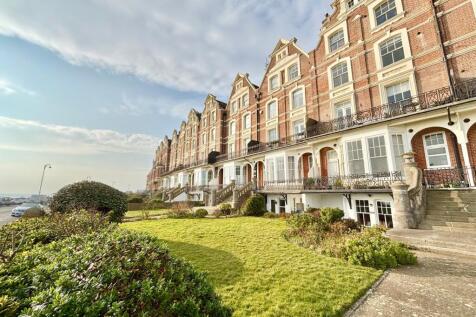 2 bedroom maisonette for sale