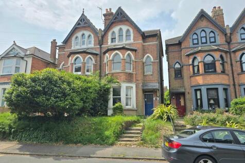 6 bedroom semi-detached house for sale