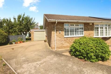 Strawgate Grove, Stapleton... 3 bed bungalow for sale