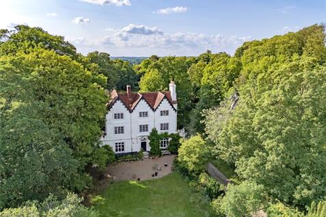 6 bedroom detached house for sale