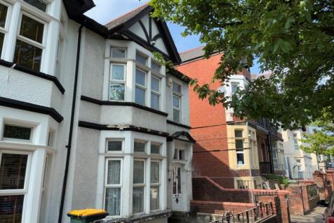 4 bedroom end of terrace house for sale