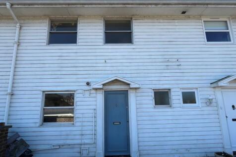 3 bedroom maisonette for sale