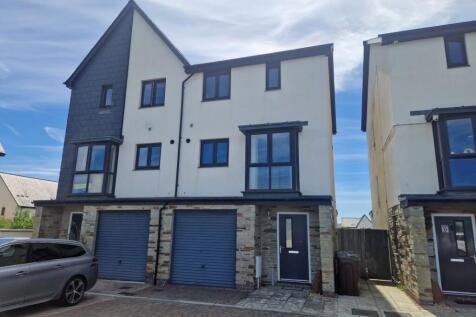 5 bedroom semi-detached house for sale