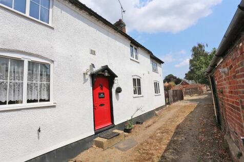 The Green, Acle, NR13 3 bed cottage for sale