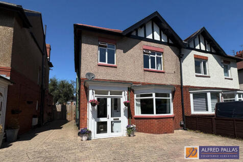 3 bedroom semi-detached house for sale