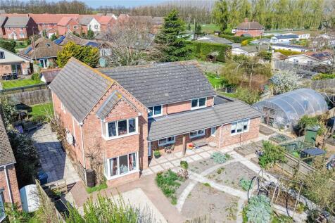 5 bedroom detached house for sale