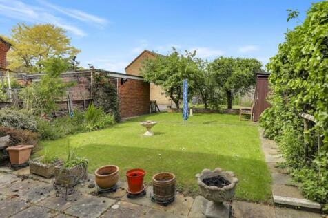 Dalton Gardens, Bishop's Stortford CM23 3 bed detached house for sale