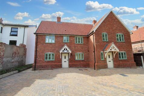 Old Norwich Road, Marsham, Norwich 2 bed semi