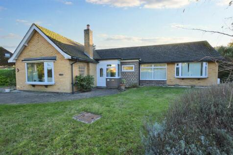 Uplands Park, Sheringham 2 bed detached bungalow for sale