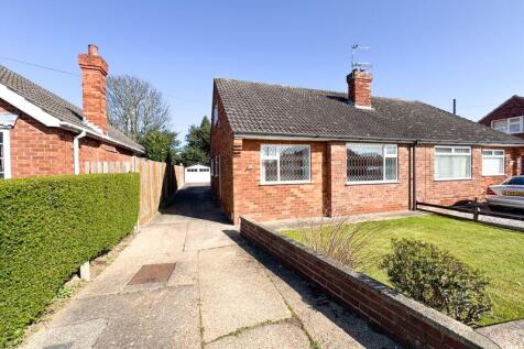 2 bedroom semi-detached bungalow for sale