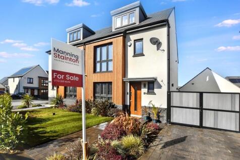 4 bedroom semi-detached house for sale