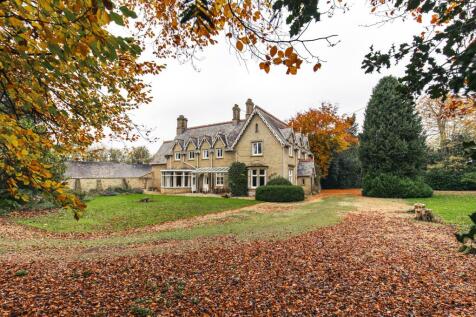 North Runcton 6 bed detached house for sale