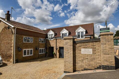 Lynn Road, East Winch, PE32 6 bed detached house for sale
