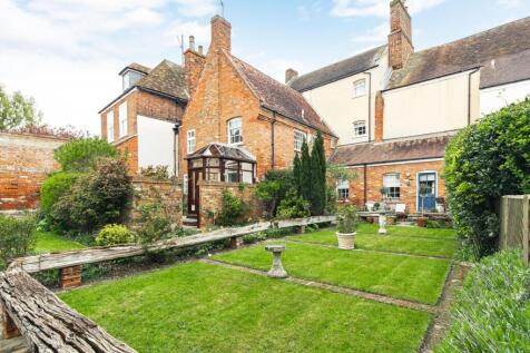 1 bedroom town house for sale
