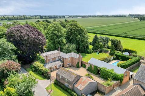 5 bedroom detached house for sale