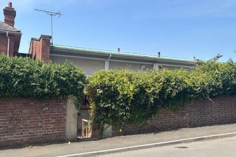 Chapel Road, Abergavenny 3 bed terraced bungalow for sale