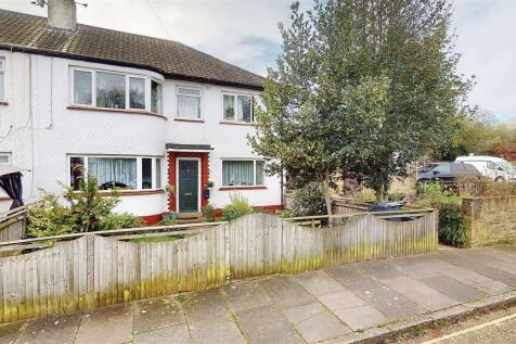 3 bedroom maisonette for sale