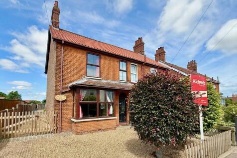 St. Johns Road, Stalham, NR12 3 bed semi