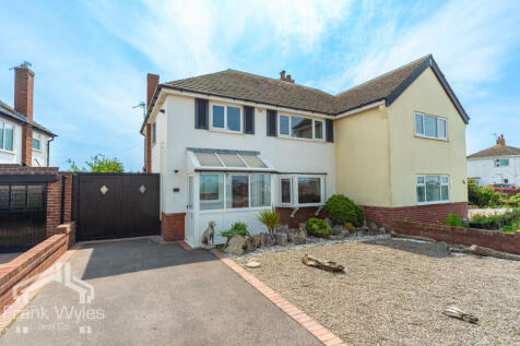 Highbury Road East, Lytham St. Annes... 3 bed semi