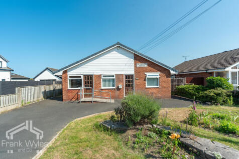 Highbury Road East, Lytham St. Annes... 3 bed detached bungalow for sale